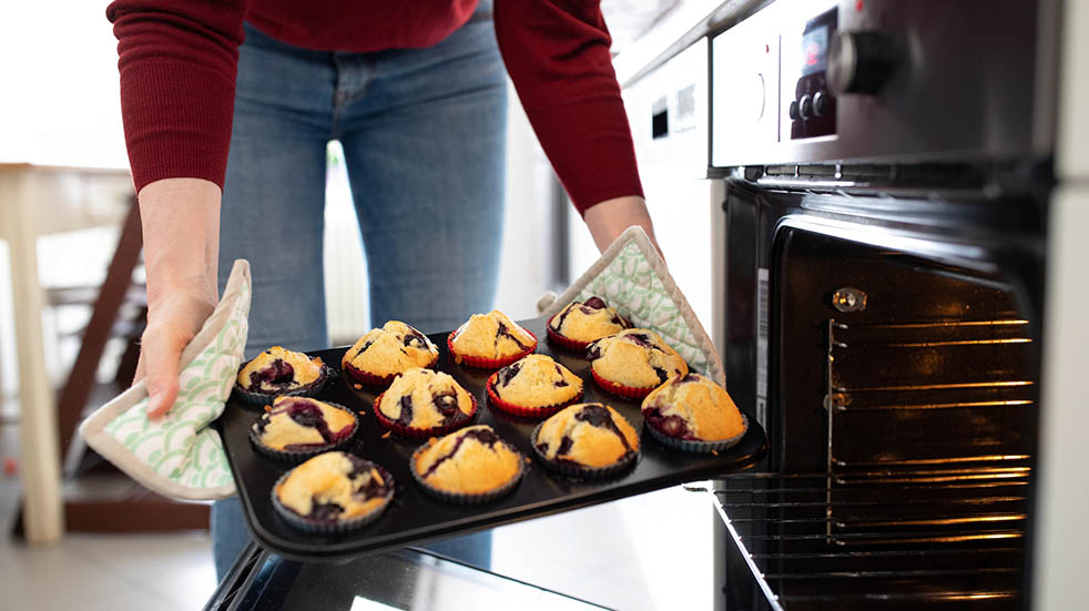 10 easy ways to boost your mood this autumn baking cakes